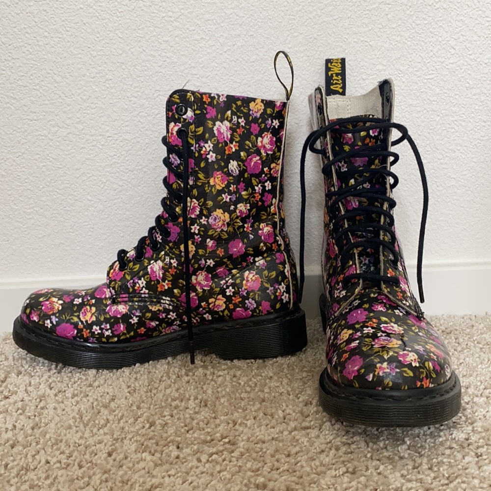 SIMONE Floral DOC MARTENS 10- eye boots Size 7